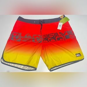 QUIKSILVER SIZE 38 Everyday Scallop 19" Boardshorts .Style EQYBS04678 color Mkz6